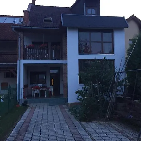 Appartement Arnold Apartmanhaz *