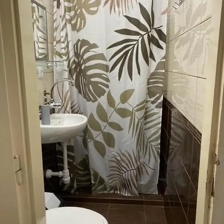 Arnold Apartmanhaz Buk