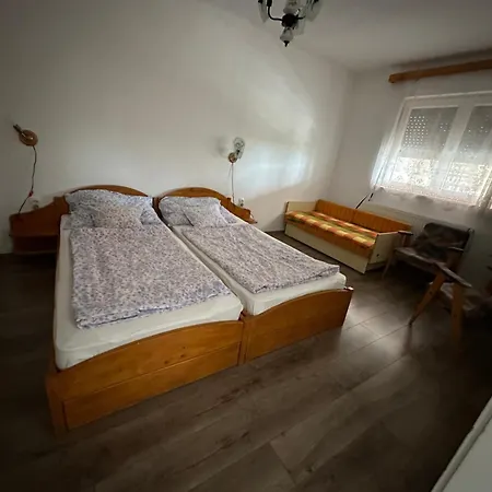 아파트 Arnold Apartmanhaz