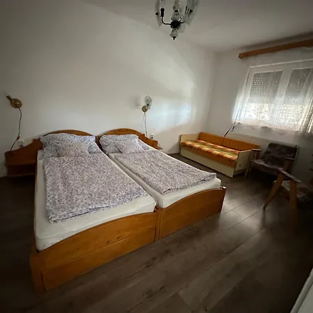Arnold Apartmanhaz * Buk