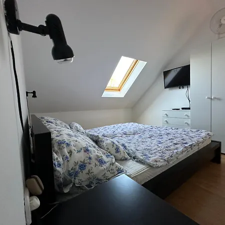 Arnold Apartmanhaz Buk