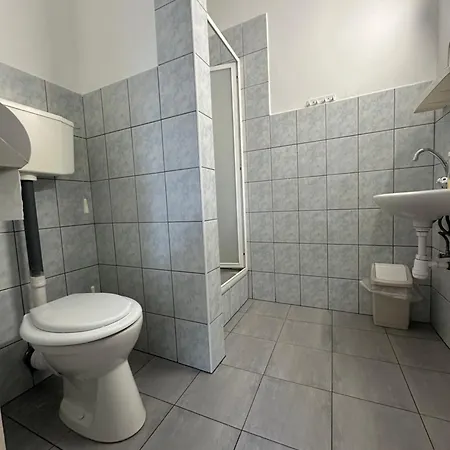 Arnold Apartmanhaz * Buk