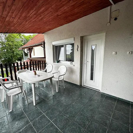 Arnold Apartmanhaz Buk